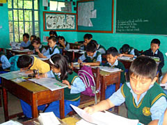 klassenraum fuer Kinder aus tibet